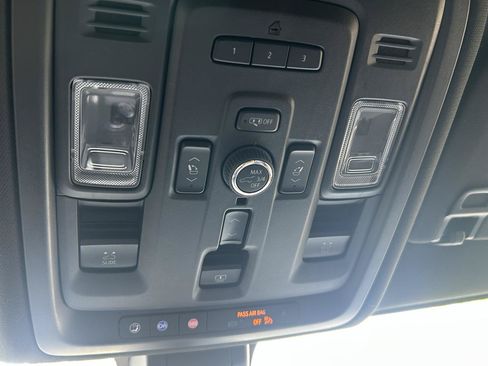 Used 2022 GMC Yukon Denali w/ Denali Premium Package AWD/4WD image 40