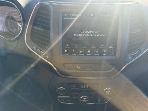 Used 2019 Jeep Cherokee Trailhawk image 14