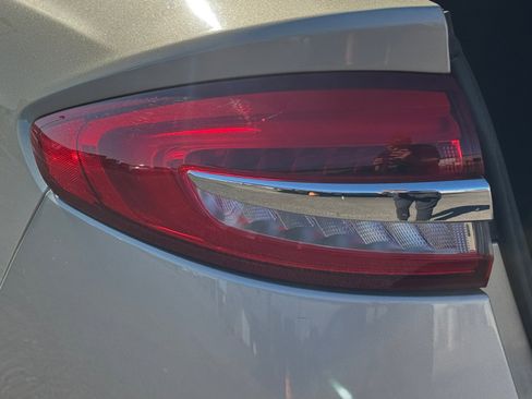 Used 2019 Ford Fusion SE image 16