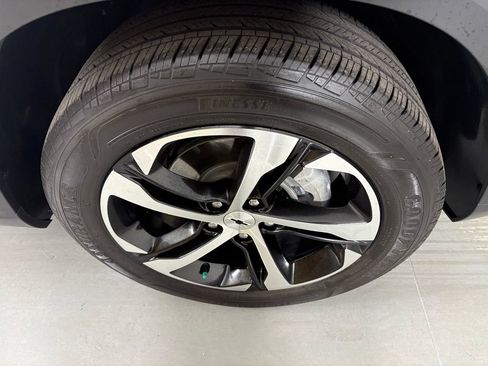 Used 2024 Chevrolet Trax RS w/ Sunroof Package FWD image 14
