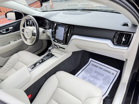Used 2020 Volvo S60 T5 Momentum w/ Protection Package image 39