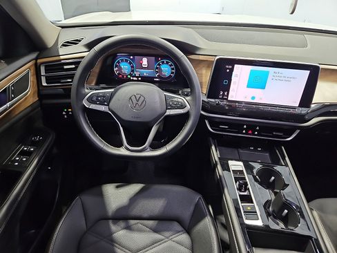 Certified 2024 Volkswagen Atlas SE image 8