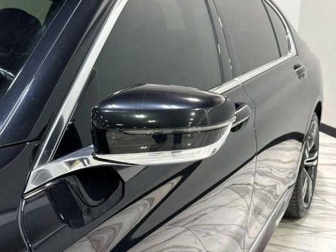 Used 2017 BMW 750i xDrive AWD/4WD image 10