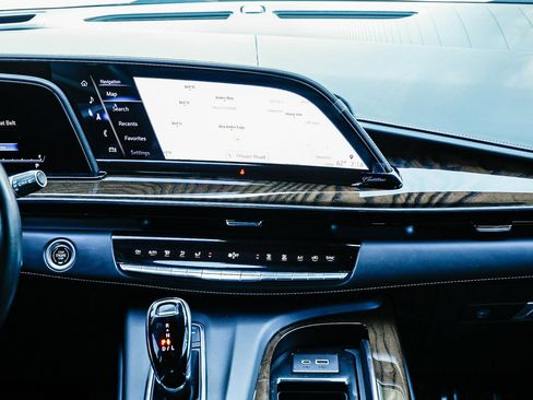 Used 2021 Cadillac Escalade ESV Premium Luxury Platinum image 11