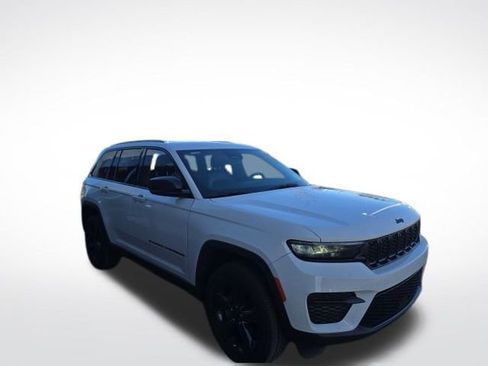 Used 2023 Jeep Grand Cherokee Altitude image 4