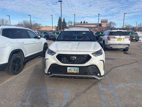 Used 2021 Toyota Highlander XSE image 2