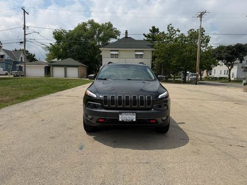 Used 2015 Jeep Cherokee Trailhawk w/ Comfort/Convenience Group AWD/4WD image 2