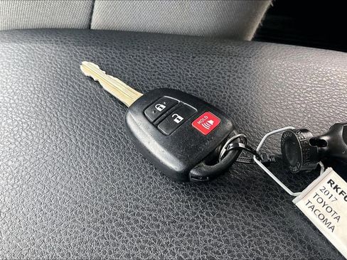 Used 2017 Toyota Tacoma SR5 image 11