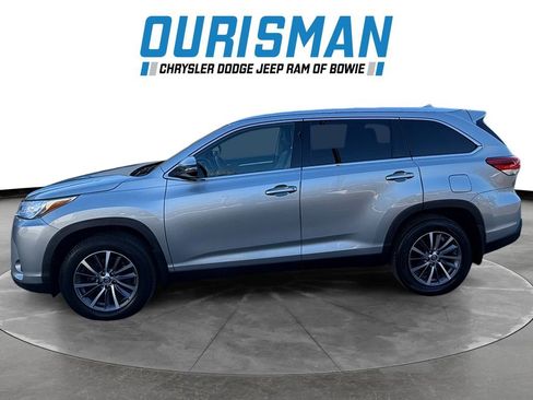Used 2019 Toyota Highlander XLE image 3