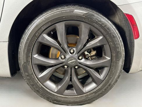 Used 2020 Chrysler Pacifica Touring-L Plus w/ S Appearance Package FWD image 33