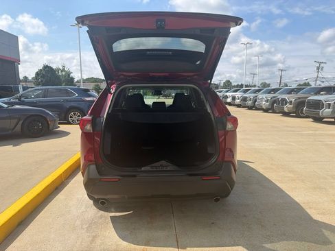 Used 2021 Toyota RAV4 LE AWD/4WD image 8