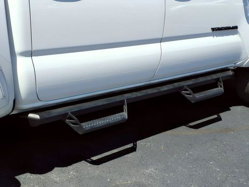 Used 2019 Toyota Tacoma SR5 AWD/4WD image 8
