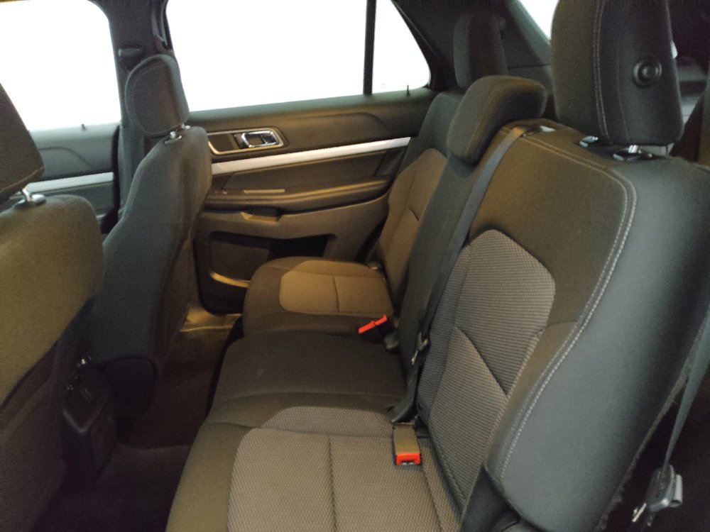 Used 2017 Ford Explorer XLT AWD/4WD image 18