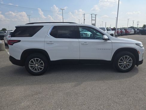 Used 2023 Chevrolet Traverse LT FWD image 2