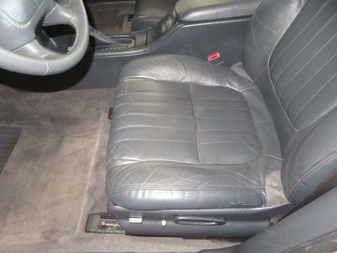 Used 2000 Pontiac Grand Prix GTP w/ Opt Pkg image 18