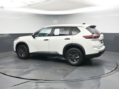 Used 2024 Nissan Rogue S image 3