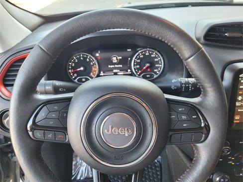 Used 2022 Jeep Renegade Trailhawk image 32