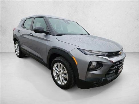 Used 2023 Chevrolet TrailBlazer LS image 2