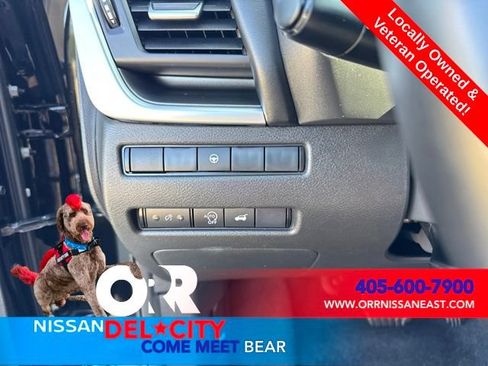 Used 2025 Nissan Rogue SV FWD image 17