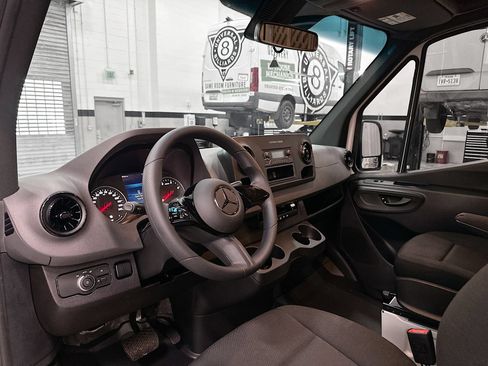 Certified 2025 Mercedes-Benz Sprinter 2500 image 10
