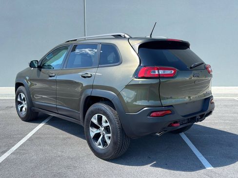 Used 2015 Jeep Cherokee Trailhawk w/ Comfort/Convenience Group AWD/4WD image 3