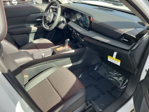 New 2026 Nissan Kicks SR w/ SR Premium Package FWD image 11