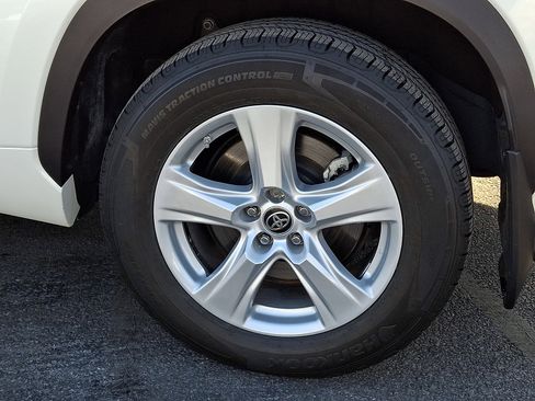 Used 2020 Toyota Highlander LE image 8