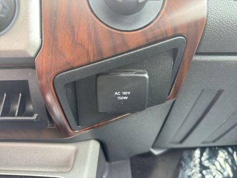 Used 2015 Ford F250 Lariat w/ Lariat Ultimate Package AWD/4WD image 34