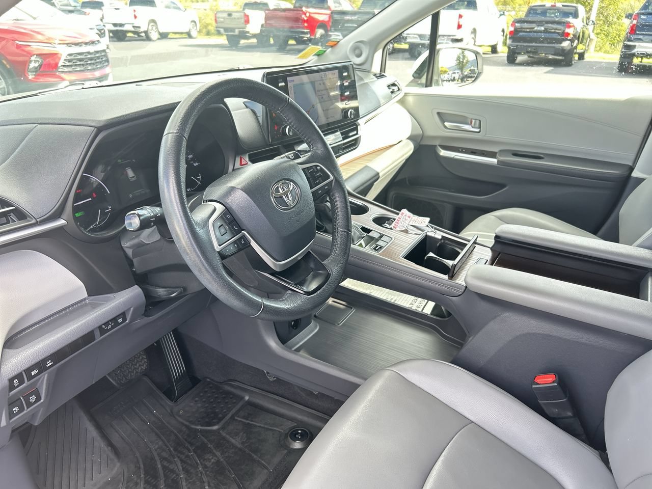Used 2022 Toyota Sienna XLE w/ XLE Plus Package AWD/4WD image 24