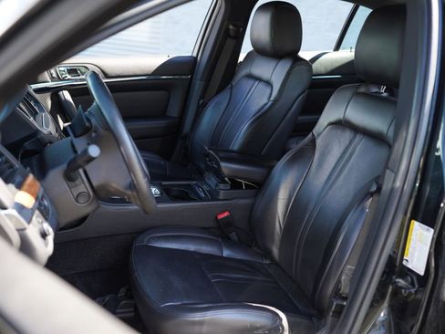 Used 2014 Lincoln MKS image 23