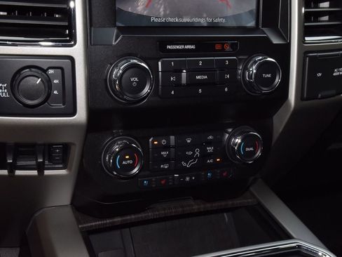 Used 2021 Ford F250 Lariat w/ Lariat Ultimate Package AWD/4WD image 29