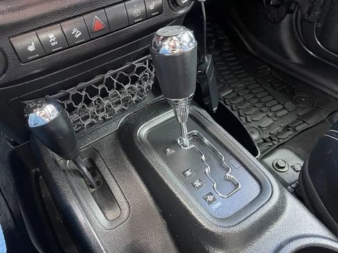 Used 2017 Jeep Wrangler Unlimited Rubicon image 32