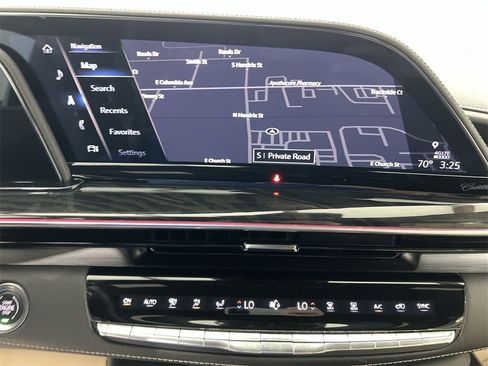 Used 2024 Cadillac Escalade Premium Luxury w/ Performance Package image 14