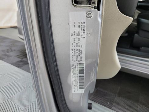 Used 2018 Dodge Grand Caravan SE FWD image 33