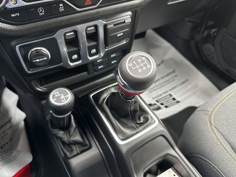 Used 2025 Jeep Wrangler Sport S image 22