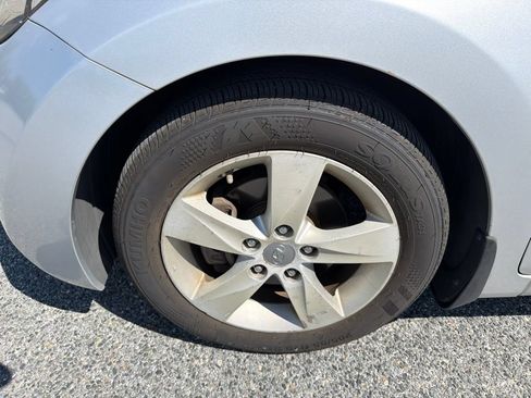 Used 2013 Hyundai Elantra GLS w/ Preferred Pkg FWD image 13