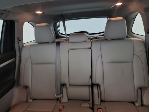 Used 2018 Toyota Highlander XLE AWD/4WD image 13