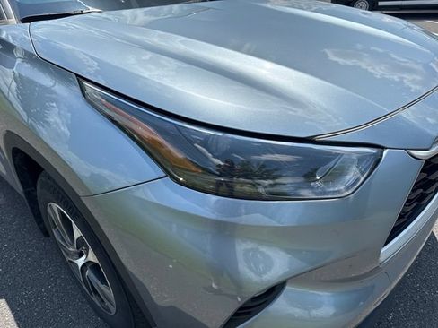 Used 2023 Toyota Highlander XLE AWD/4WD image 12