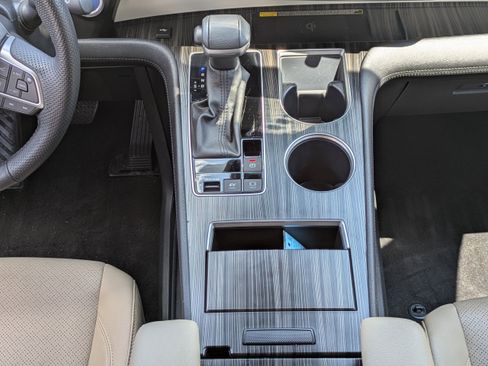 Used 2023 Toyota Sienna Limited image 18