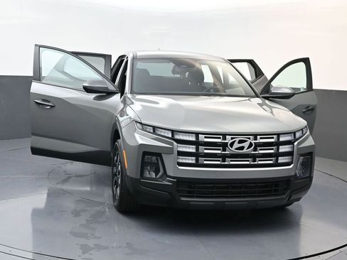 Used 2025 Hyundai Santa Cruz SE image 30
