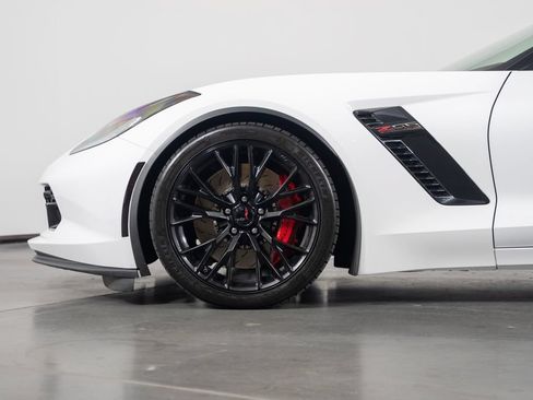 Used 2016 Chevrolet Corvette Z06 w/ 2LZ Preferred Equipment Group RWD image 9
