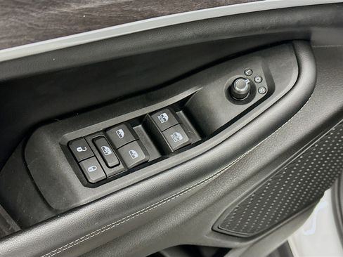 Used 2023 Jeep Grand Cherokee Limited w/ Black Appearance Package image 15