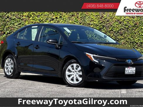 Used 2025 Toyota Corolla LE w/ Convenience Package FWD image 1