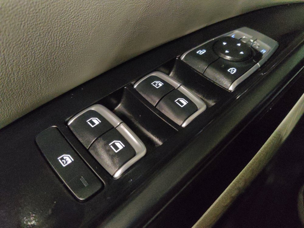 Used 2023 Kia Carnival LX FWD image 27