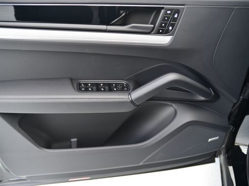 Certified 2026 Porsche Cayenne E-Hybrid image 12