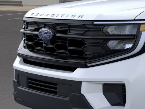 New 2025 Ford Expedition Active image 17