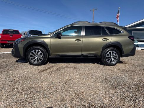 Used 2025 Subaru Outback Premium AWD/4WD image 4