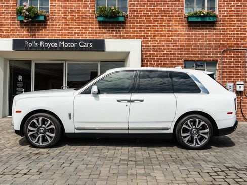 Certified 2024 Rolls-Royce Cullinan w/ Cullinan Package AWD/4WD image 3