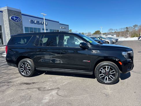 Used 2023 GMC Yukon XL AT4 image 2