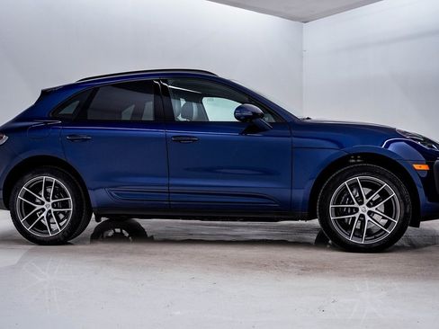 Certified 2025 Porsche Macan image 9